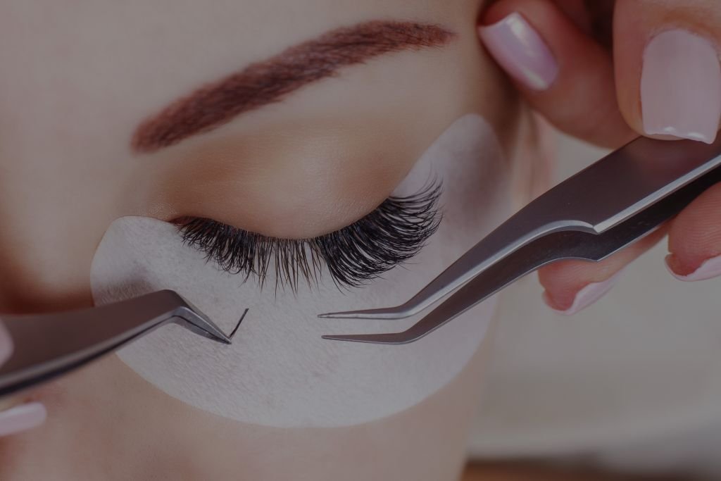 Eyelash-Extension-Procedure-Woman